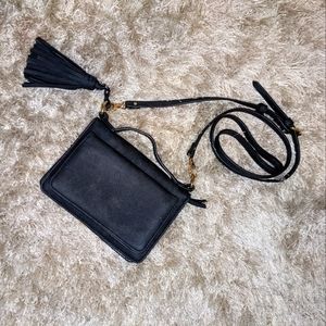 Crossbody clutch